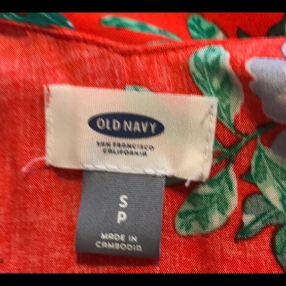 Old Navy SMALL Top Red With Multicolored Flowers - Picture 3 of 4